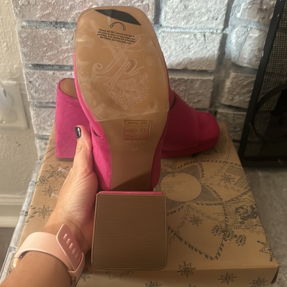 Brand New in Box (NIB) Free People Love is Everywhere Platform Heel - Picture 5 of 9